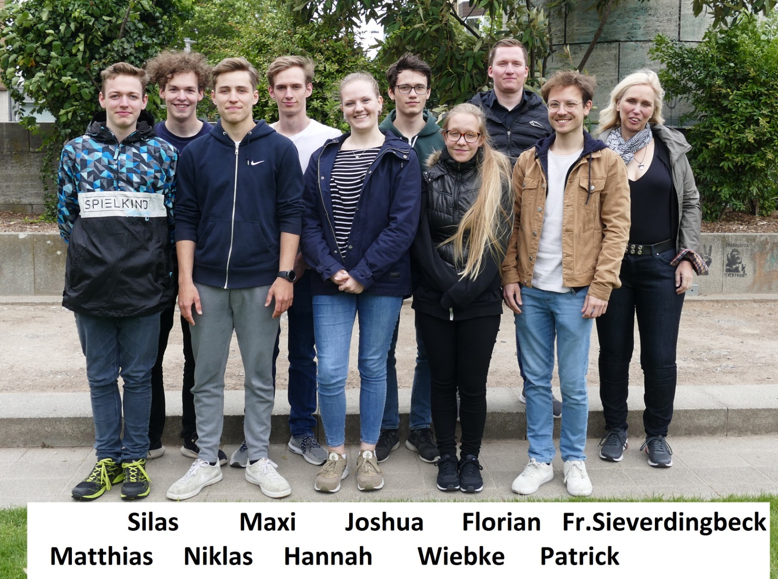 Gruppenfoto der Teilnehmenden vor der Abreise