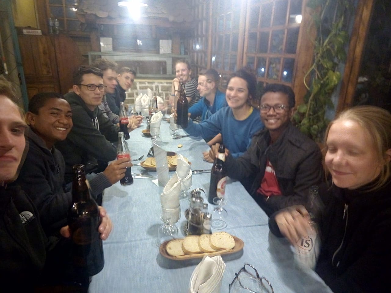 Gemeinsames Abendessen im Restaurant am ersten Abend in Antananarivo